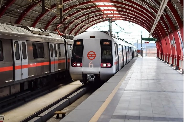 Best Metro Station for Sadar Bazar Market