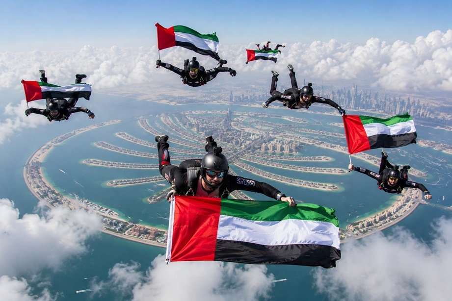 Skydive Dubai Resumes Activities with tandem skydivers above Palm Jumeirah