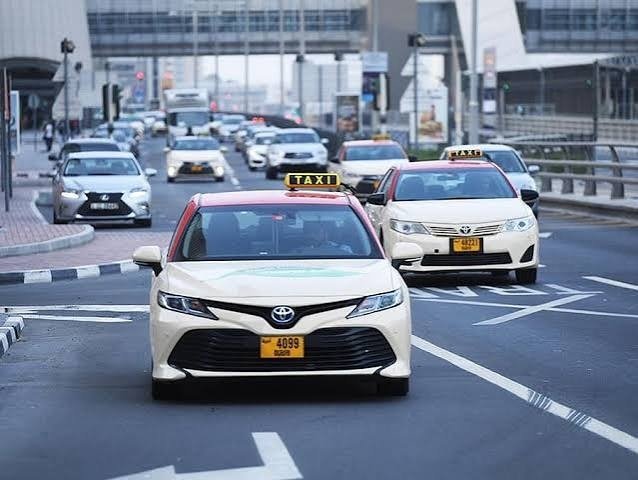Dubai Driverless Taxi Costs – Autonomous taxi driving in Downtown Dubai near Burj Khalifa